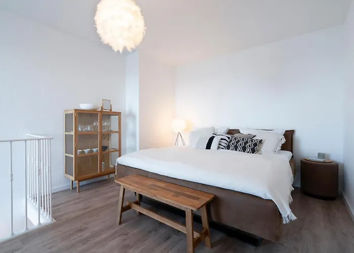 Grosse Freiheit App 15 *